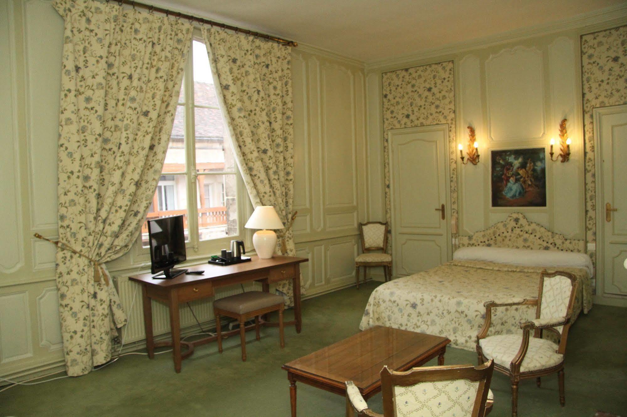 Hôtel Le Régent Villers-Cotterêts Buitenkant foto